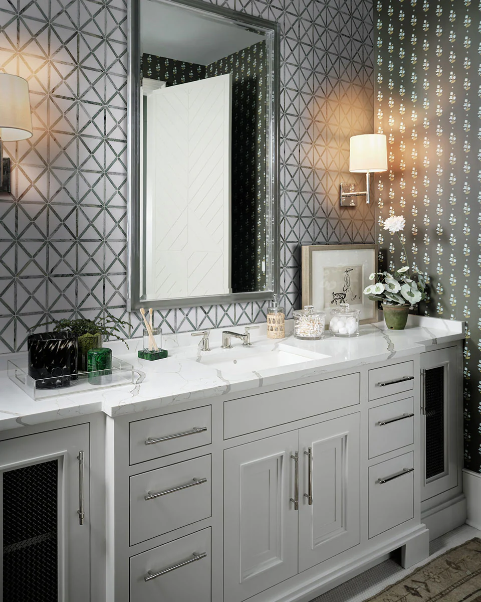 Geometric Pattern Verdant Green Polished - Image 4