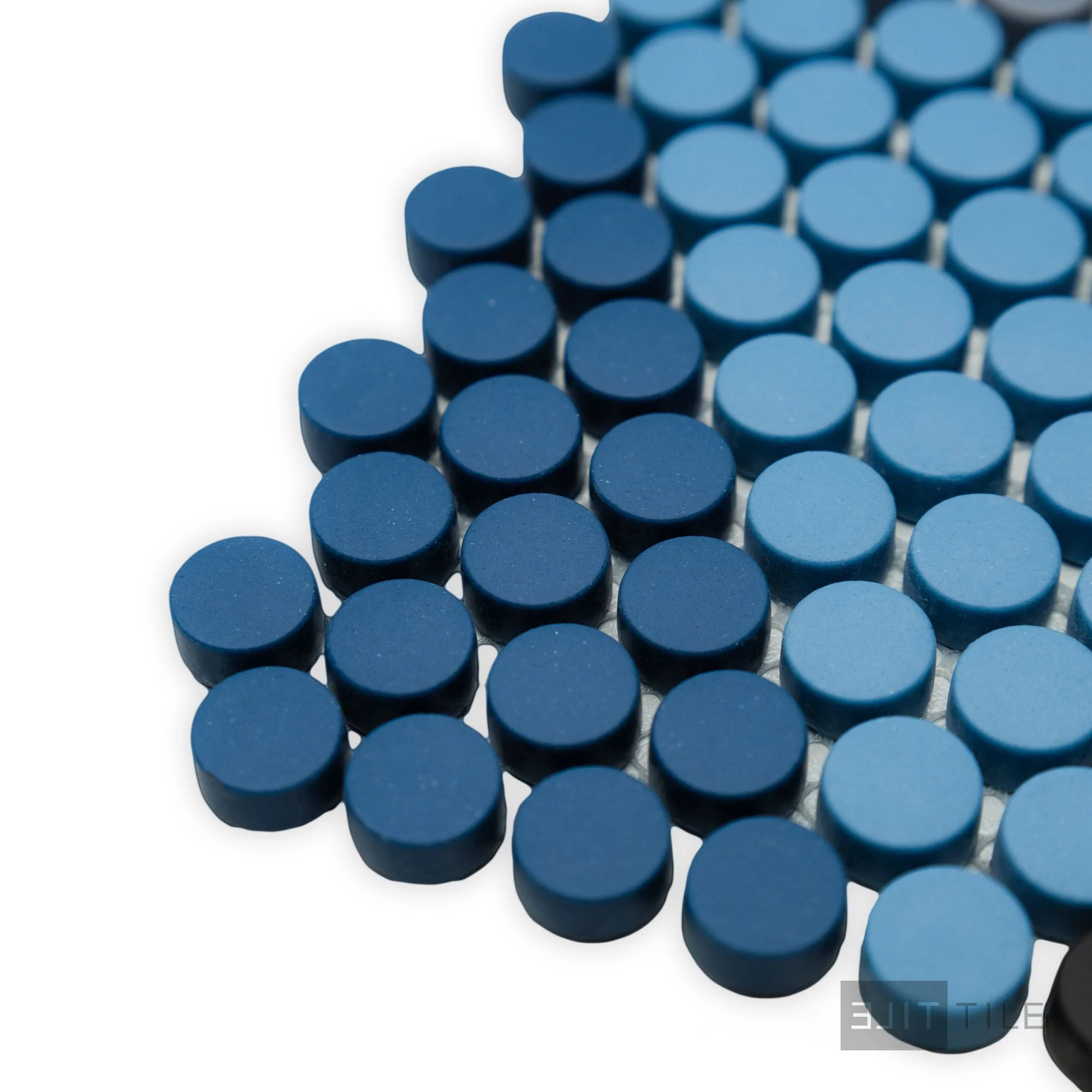 Geometro Hygee Glow 1/2" Round Matte Recycled Glass Mosaic - Image 4