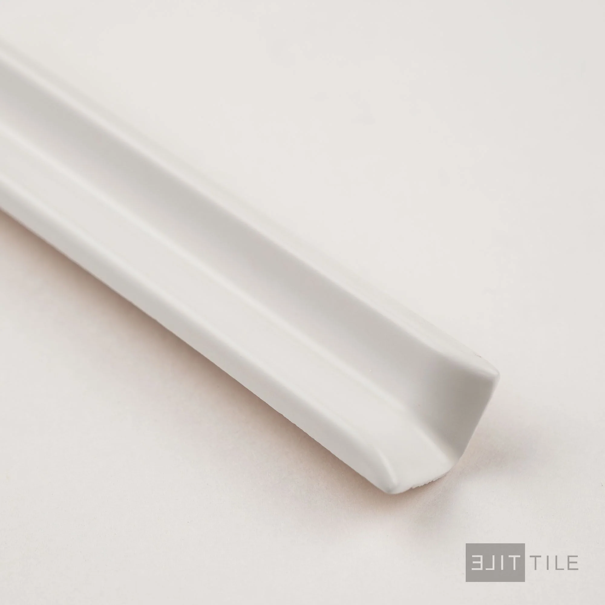 Sanitary Cove Base Inside Corner 1X6 White Matte - Image 2